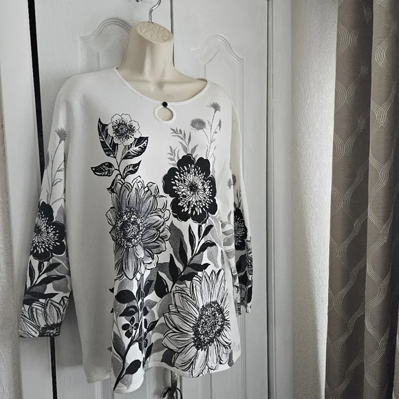 Beautiful Alfred Dunner Monochrome Floral Long Sleeve Top Sz 2X - Picture 8 of 10